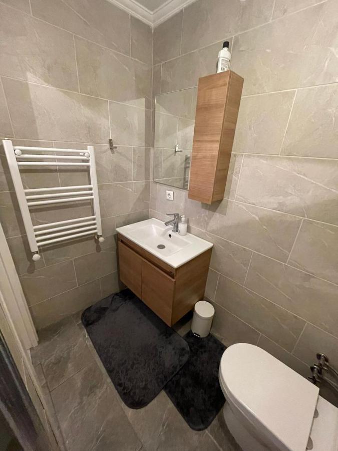 Apartamento Duplex With Terrace In Center,5Mn Walk To Istiklal Estambul Exterior foto