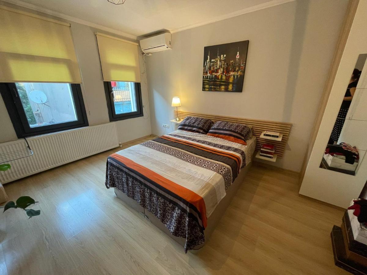 Apartamento Duplex With Terrace In Center,5Mn Walk To Istiklal Estambul Exterior foto